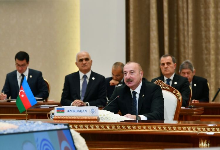 Prezident: "Azərbaycan ECO-nun növbəti Zirvə görüşünə ev sahibliyi etməyə hazırdır"