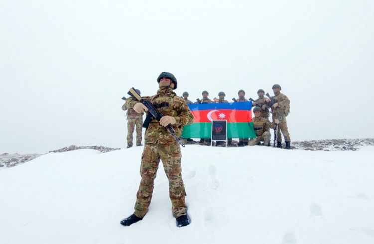 Əlahiddə Ümumqoşun Ordunun xüsusi təyinatlıları Qapıcıq zirvəsinə yürüş ediblər<font color=red> - VİDEO</font>