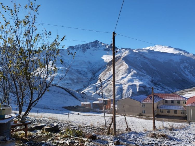 Qubanın yüksək dağlıq ərazilərinə qar yağıb<font color=red> - FOTOLAR</font>