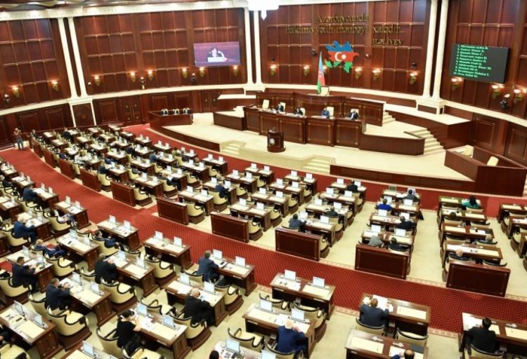Milli Məclisdə 2024-cü ilin dövlət büdcəsi zərfinə daxil olan qanun layihələri müzakirə edilir