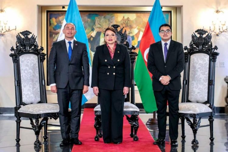 Azərbaycan səfiri etimadnaməsini Honduras Prezidentinə təqdim edib