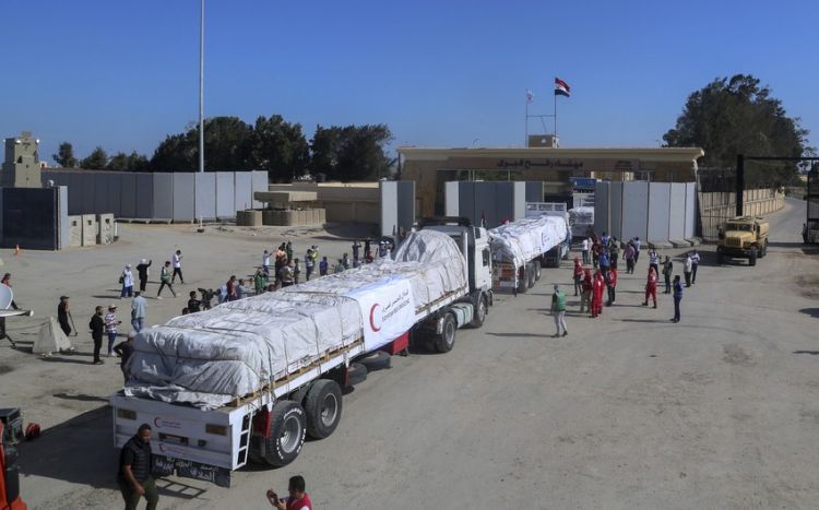 Dünən Qəzzaya 26 humanitar yük maşını daxil olub