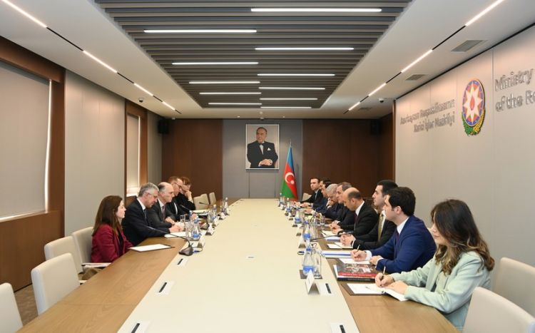 Ceyhun Bayramov Leo Dokertini Ermənistanla normallaşma gündəliyi barədə məlumatlandırıb