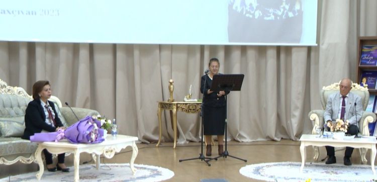 Professor Mahirə Hüseynova tələbələrlə görüşüb<font color=red> - VİDEO</font>