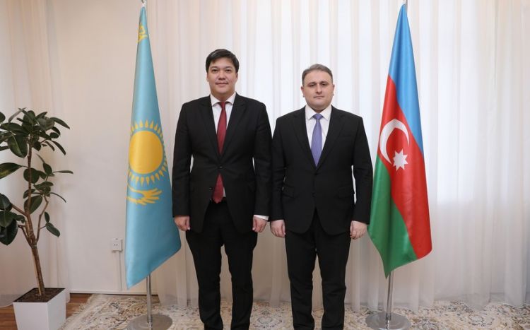 Azərbaycan və Qazaxıstan müdafiə sənayesi sahəsində əməkdaşlığı müzakirə edib