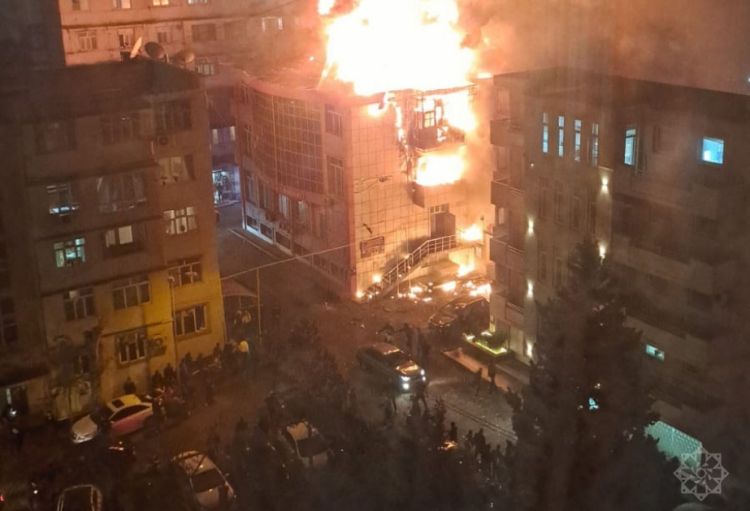 Bakıda obyekt yanır