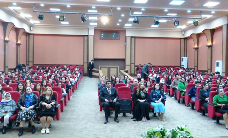 Əməkdar incəsənət xadimi Fəxriyyə Xələfova tələbələrlə görüşüb<font color=red> - VİDEO</font>
