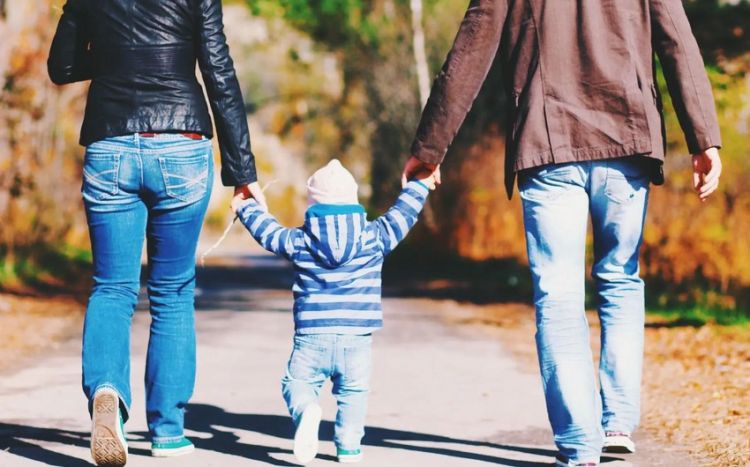 Azərbaycanda övladlığa verilən uşaqların sayı açıqlanıb