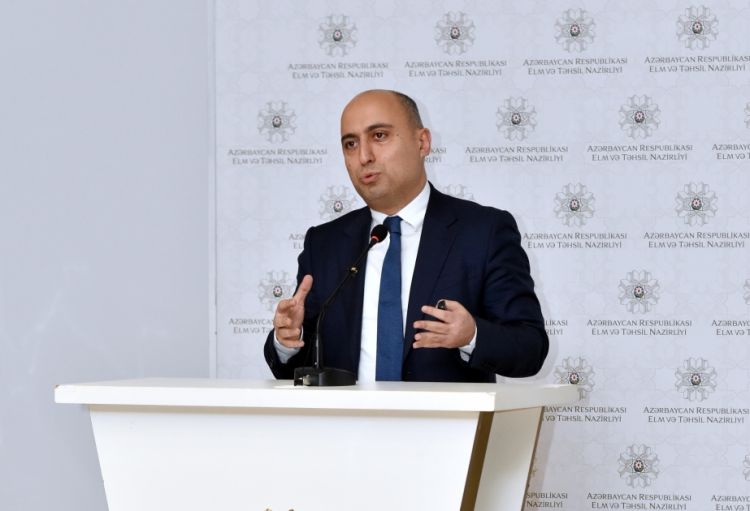 Emin Əmrullayev: Hazırda məktəblərdə qızılca ilə bağlı qapanmanın tətbiqi gözlənilmir