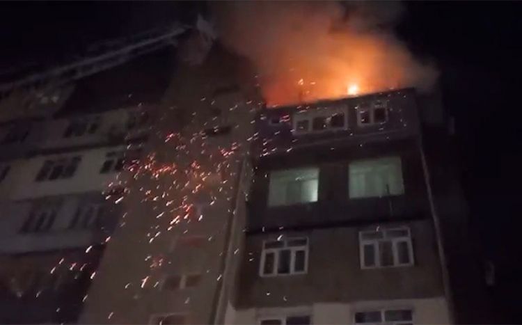 Bakıda yaşayış binasında yanğın olub, 15 nəfər təxliyə edilib