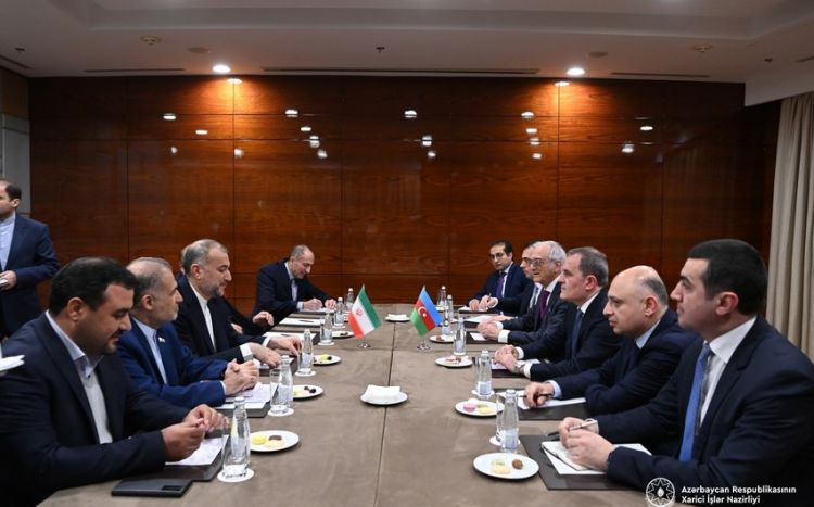 Azərbaycanla İran arasında ikitərəfli və regional məsələlər müzakirə olunub 