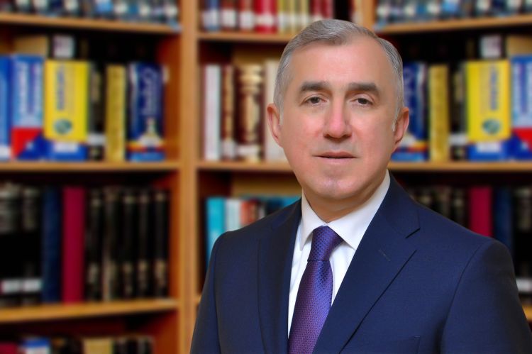 Naxçıvan Muxtar Respublikası  iqtisadiyyat nazirinin müavini, nazir vəzifələrini müvəqqəti icra edən Abbas İsmayılov kollektivə təqdim olunub