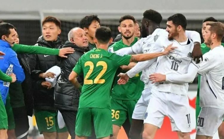 Azərbaycan millisinin futbolçusu 8 oyunluq cəzalandırılıb
