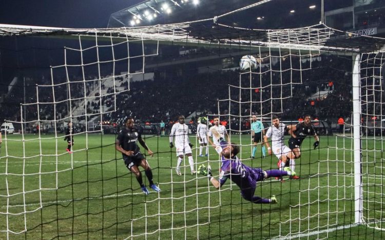 Yunanıstandakı futbol matçları iki ay azarkeşsiz keçiriləcək