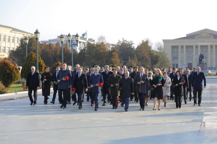Naxçıvanda Ümummilli Lider Heydər Əliyevin xatirəsi yad olunub<font color='red'> - YENİLƏNİB</font><font color=red> - FOTOLAR</font>