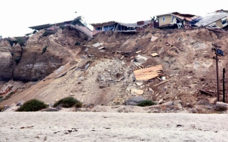 Konqoda torpaq sürüşməsi nəticəsində azı 15 nəfər ölüb