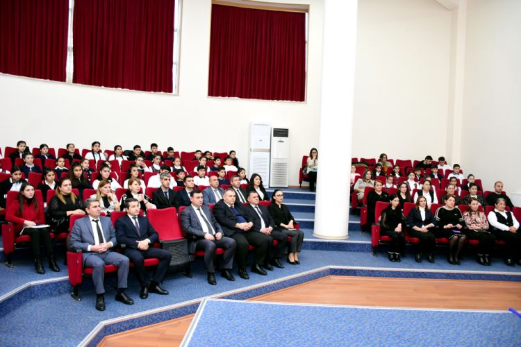 “Mənim ailə büdcəm” adlı dərsdənkənar vəsaitin təqdimatı olub<font color=red> - FOTOLAR</font>