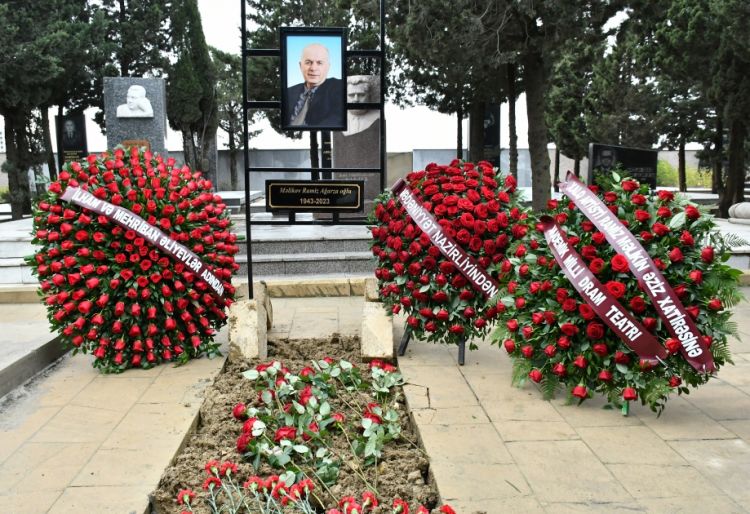 Xalq artisti Ramiz Məlik son mənzilə yola salınıb