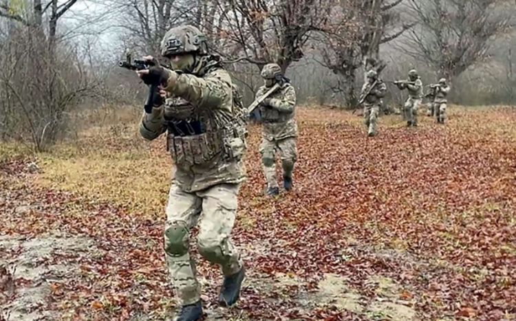 Komando bölmələri ilə taktiki-xüsusi təlim keçirilib<font color=red> - VİDEO</font>