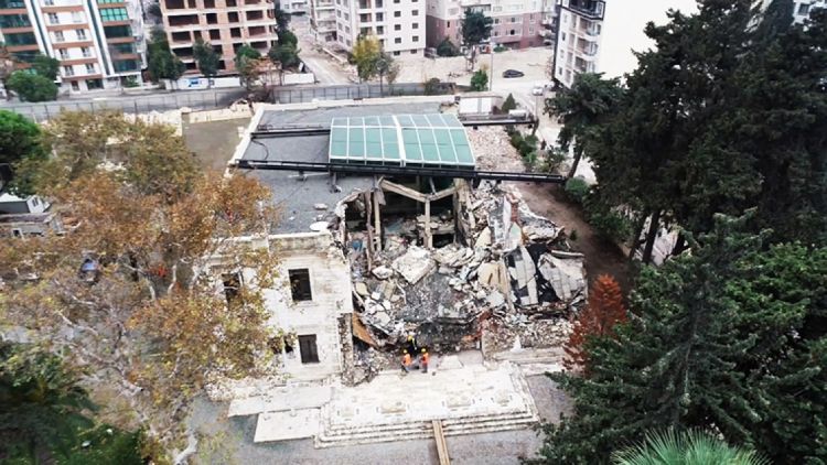 Hatayda baş verən zəlzələdə ziyan görən tarixi bina bərpa edilir