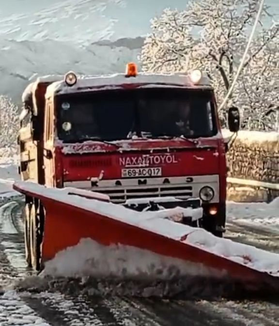 Naxçıvanda yollar qardan təmizlənir<font color=red> - VİDEO</font>