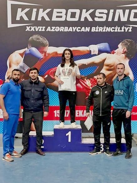 Naxçıvandan üç kikboksçu ölkə birinciliyinin mükafatçısı olub<font color=red> - FOTOLAR</font>