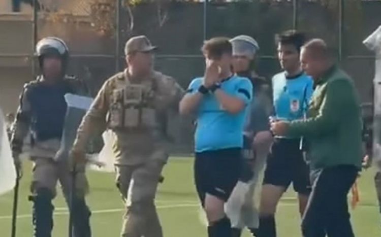 Türkiyədə daha bir futbol hakimi döyülüb, referinin burnu qırılıb