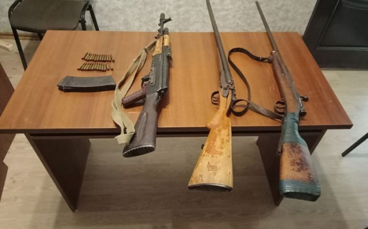 Vətəndaşların qanunsuz saxladığı 2 avtomat, 20 tüfəng təhvil götürülüb