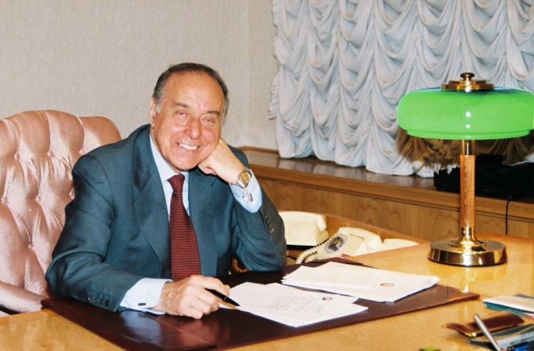 Azərbaycanın müasir inkişafı dahi lider Heydər Əliyevə borcludur
