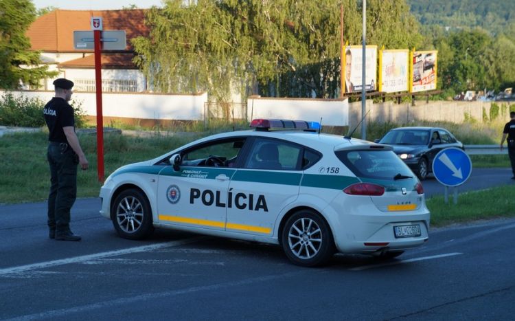 Slovakiya polisi insanları "Praqadakı" kimi güllələyəcəyi ilə hədələyən şəxsi saxlayıb