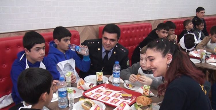 İnternat məktəbi uşaqları üçün yeni il şənliyi təşkil olunub<font color=red> - VİDEO</font>