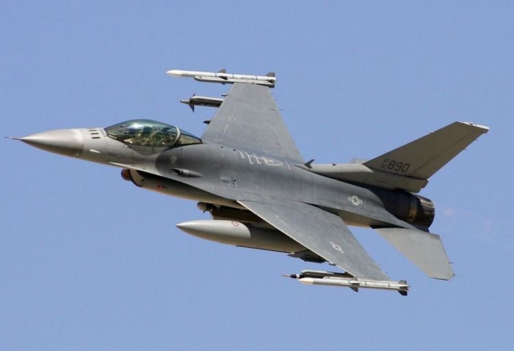 Cənubi Koreyada F-16 təyyarəsi qəzaya uğrayıb