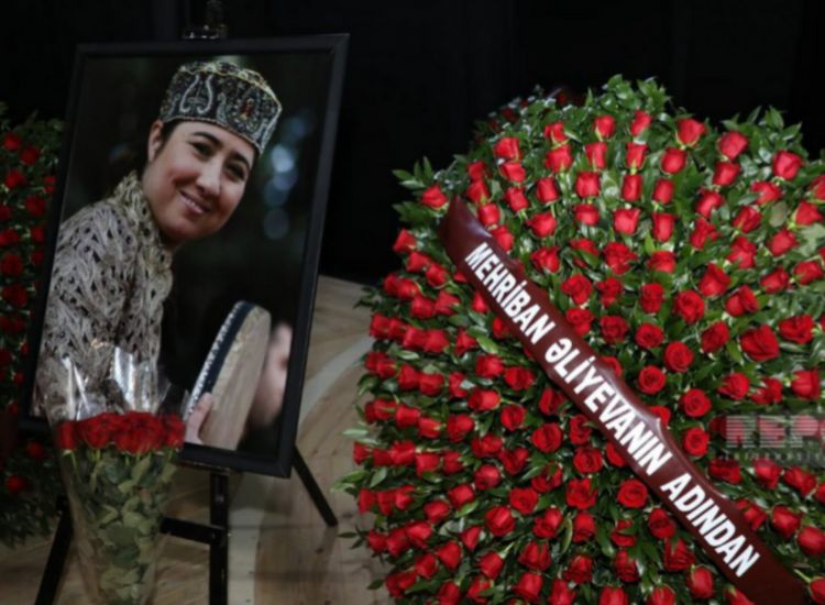 Birinci vitse-prezident Mehriban Əliyeva Aygün Bəylərin vida mərasiminə əklil göndərib