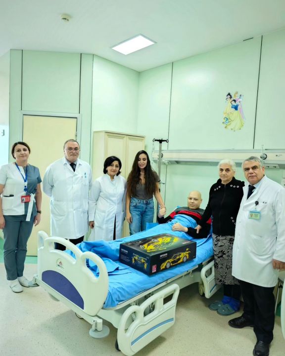 Leyla Əliyeva Uşaq Onkologiya Klinikasında olub<font color=red> - FOTOLAR</font>