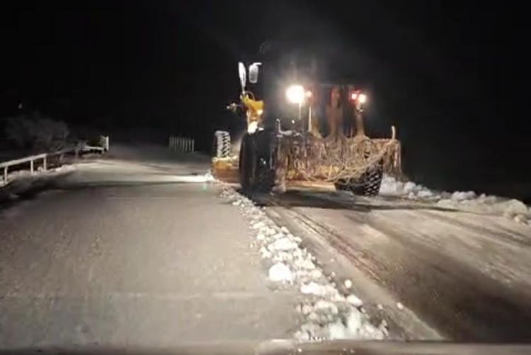 Naxçıvanda yollar qardan təmizlənir<font color=red> - VİDEO</font>