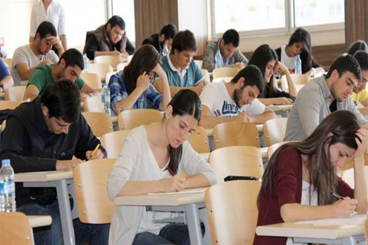 Komitə sədri: Bir sıra universitetlərin Bakıdan kənara köçürülməsi istisna deyil