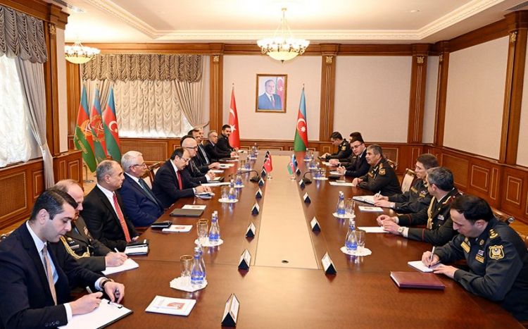 Azərbaycan və Türkiyə arasında hərbi əməkdaşlığın genişləndirilməsi müzakirə edilib<font color=red> - VİDEO</font>