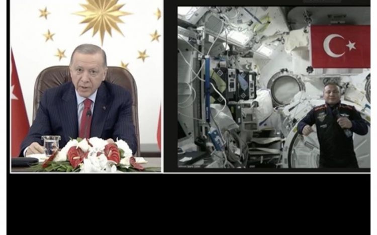 Ərdoğan canlı yayımda kosmosdakı ilk türkiyəli astronavtla danışıb