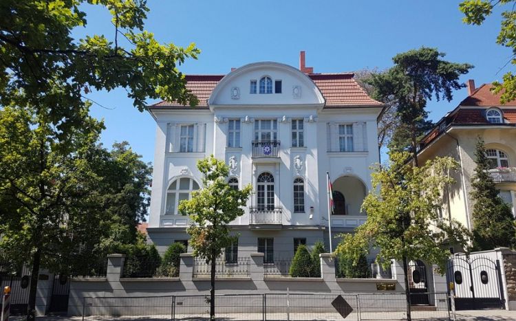 Səfirlik Almaniyada yaşayan Azərbaycan vətəndaşlarına müraciət edib