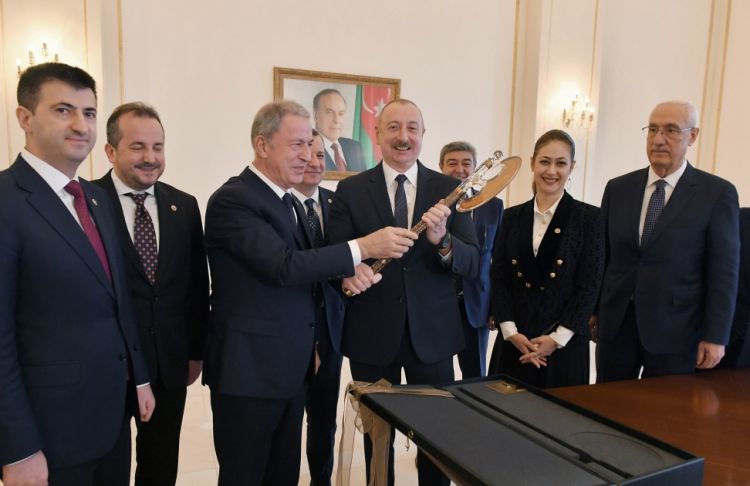 Prezident İlham Əliyev Türkiyə parlamentinin Milli müdafiə komissiyasının sədrinin rəhbərlik etdiyi nümayəndə heyətini qəbul edib<font color='red'> - YENİLƏNƏCƏK</font><font color=red> - FOTOLAR</font>