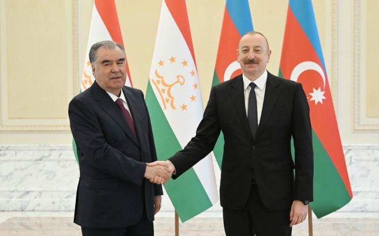 Emoməli Rəhmon Azərbaycan Prezidentini təbrik edib