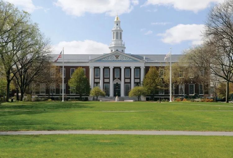 Harvard Universiteti islamofobiyada ittiham olunur