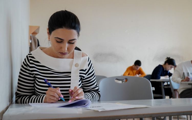 Bu gün 20 minə yaxın bakalavr magistraturaya imtahan verib