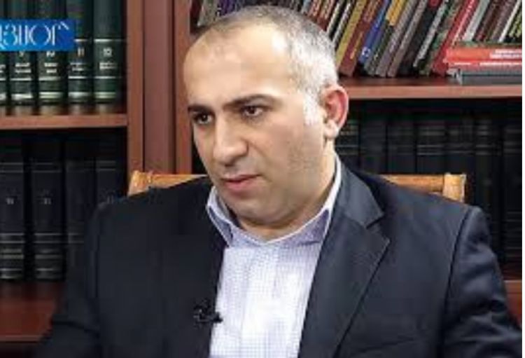 Erməni ekspert: Müharibə Paşinyana hava və su kimi lazımdır
