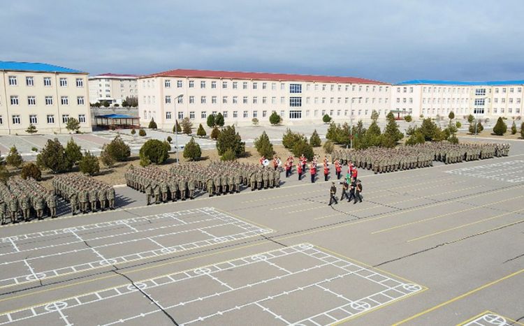 Əlahiddə Ümumqoşun Orduda gənc əsgərlər hərbi andı qəbul ediblər<font color=red> - VİDEO</font>