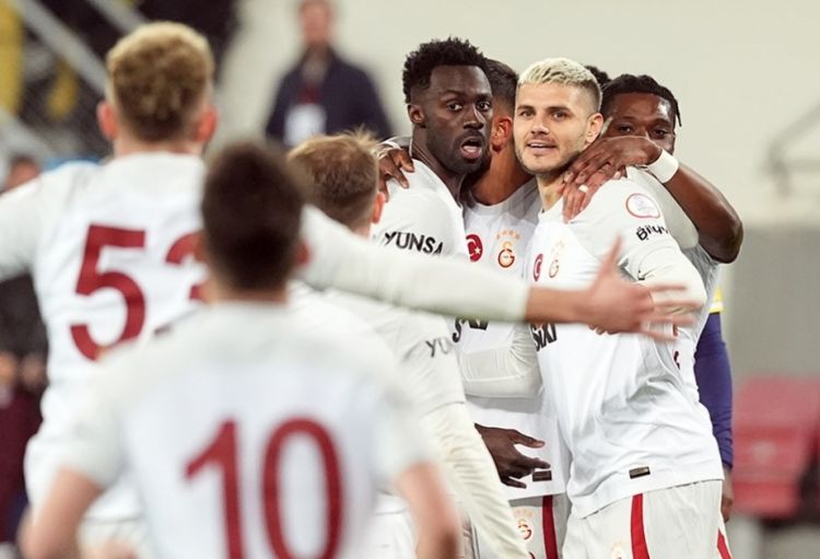 Türkiyə Superliqası: “Qalatasaray” darmadağınla yenidən liderliyi ələ keçirib