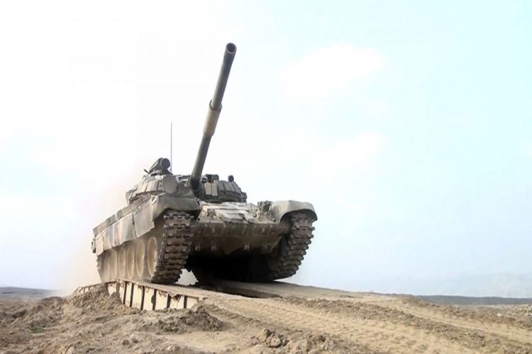 Azərbaycan Ordusunda "Tankların və döyüş maşınlarının heyətlərinin hazırlanması kursu" keçirilir<font color=red> - VİDEO</font>