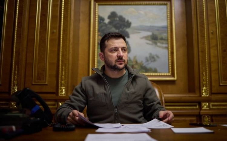 Zelenski hərbi qulluqçuların tərxis olunması haqqında qanun layihəsi ilə çıxış edib