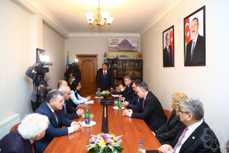 Bakıda “Heydər Əliyev və Naxçıvanın muxtariyyəti” adlı dəyirmi masa keçirilib<font color=red> - VİDEO</font>