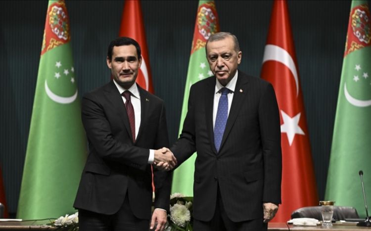 Berdiməhəmmədov Ərdoğana “Türkmənistanın fəxri ağsaqqalı” adını verib